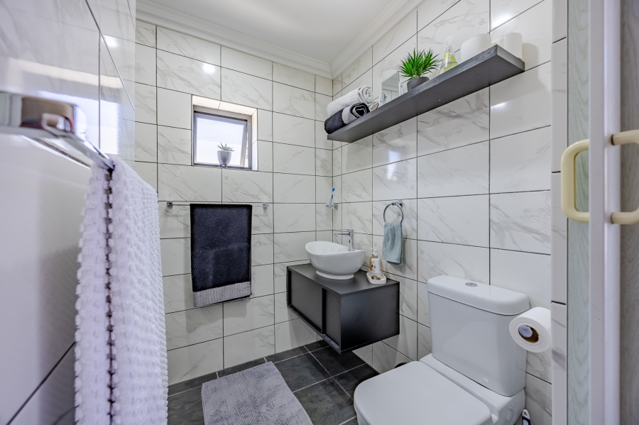 5 Bedroom Property for Sale in Bothasig Western Cape